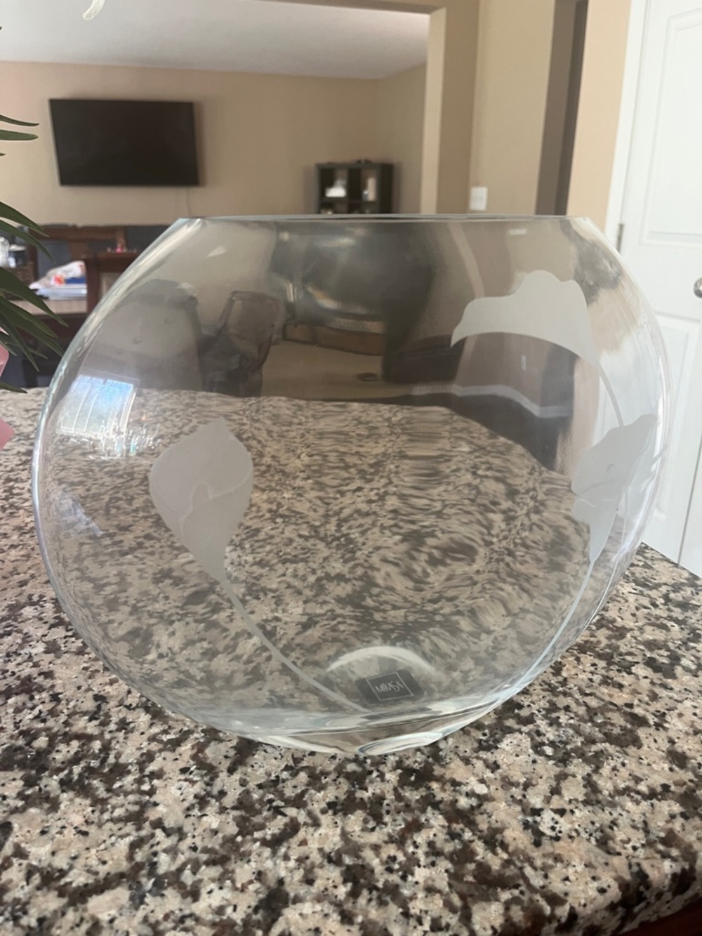 Mikasa Crystal Clear With Frosted Etched Calla Lillie's Oval Vase 10" x 12". - Picture 2 of 4